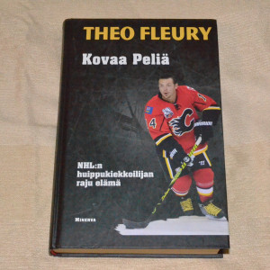 Theo Fleury Kovaa peliä